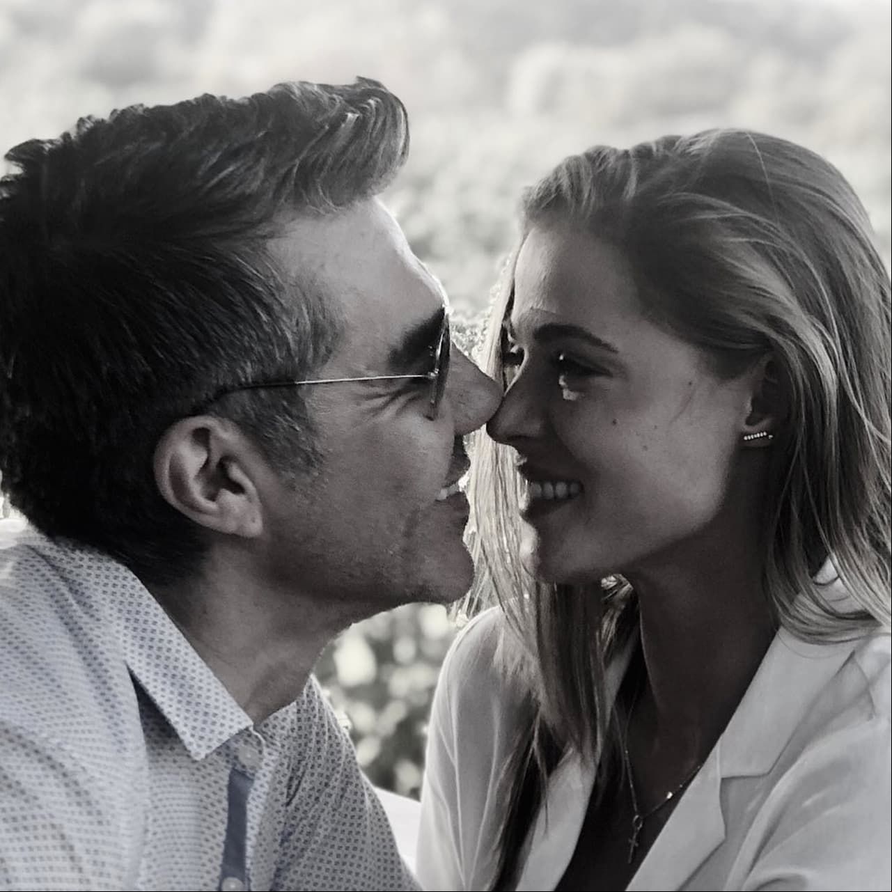 Por no esperar a su peluquero, Adrián Uribe recibe ‘cambio de look’ de su novia