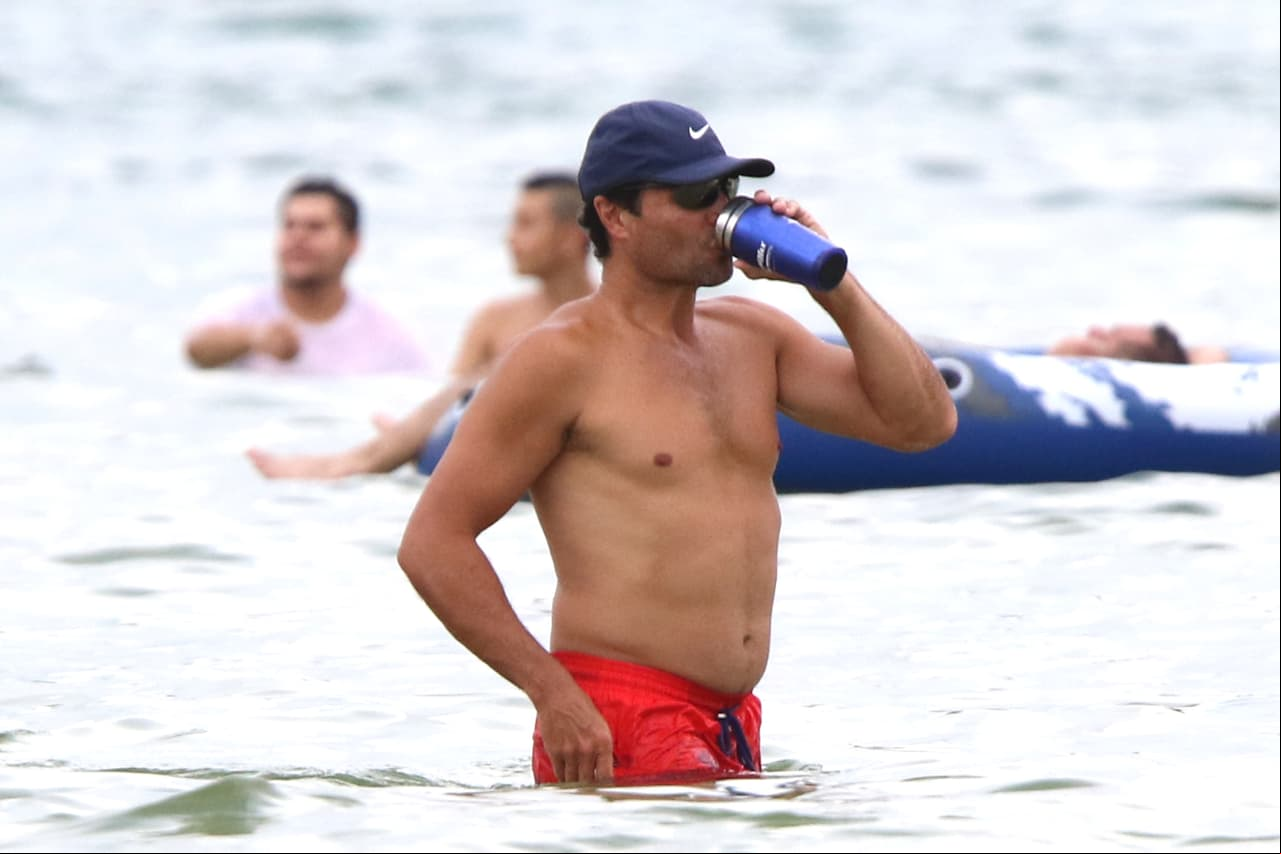 El cantante Chayanne fue criticado por algunos medios por lucir algunos kilos de más, haciendo evidente que ya no tenía abdomen de acero