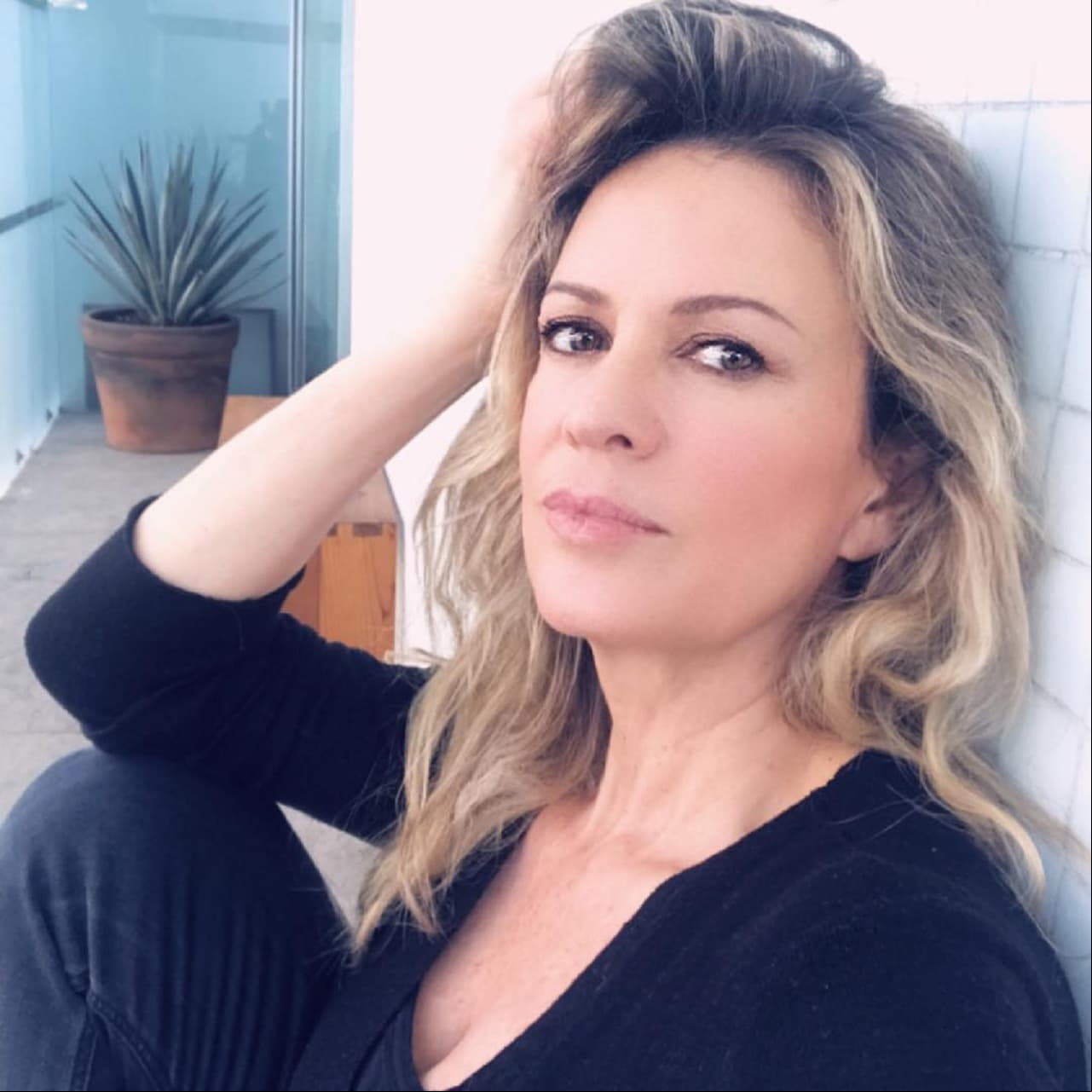 En una entrevista con la periodista Mónica Garza, Rebeca de Alba confesó que durante su noviazgo de más de 10 años con Ricky Martin, perdió un bebé, sin embargó comentó lo siguiente: "Tuvimos una pérdida, íbamos a ser papás, y no se dio y no es ninguna tragedia, ni es algo terrible, ni se acaba el mundo".