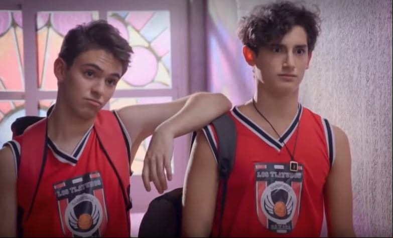 'Julieta' escucha la confesión de amor que 'Temo' le hizo a 'Aris' como parte de un ensayo y está dispuesta a ayudar a que la pareja se una, aunque ambos se muestran sorprendidos ante la actitud de 'Julieta' y 'Roberto'.