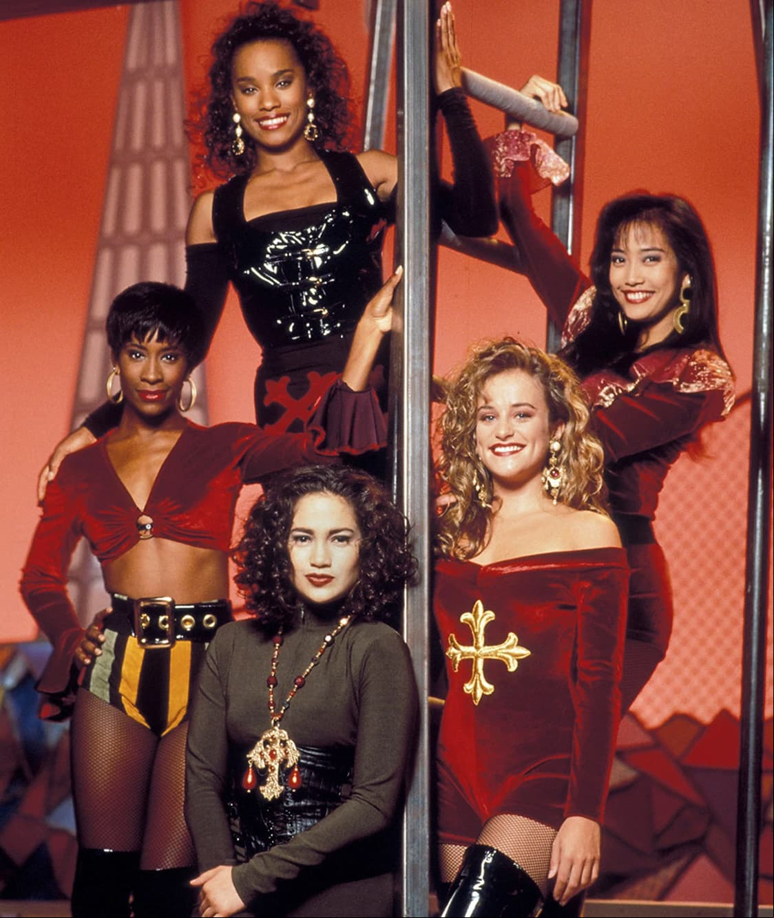 Tras mudarse a Manhattan y comenzar a estudiar canto, baile y actuación, la joven fue seleccionada en 1991 para ser una bailarina de respaldo para el grupo New kids on the block y participó en la serie ‘In living color’ de 1991 a 1993.