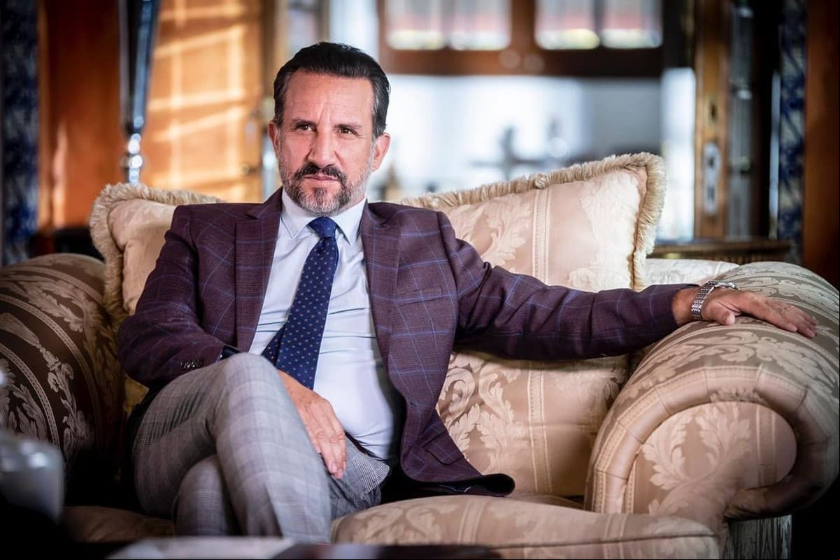 Plutarco Haza posa con su hijo Leonardo y el parecido es impresionante