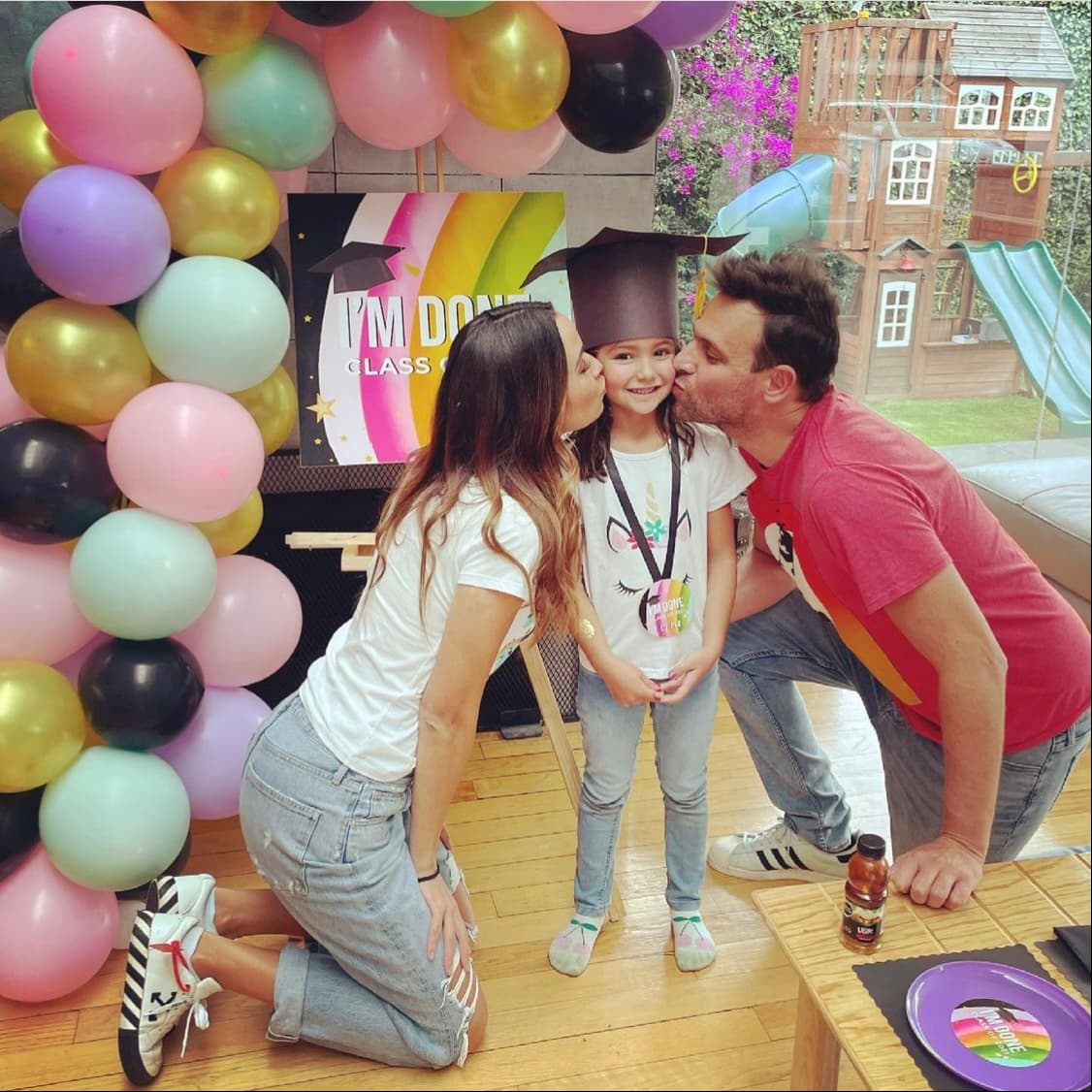 Y es que, la pequeña de cinco años de edad terminó otro curso escolar, por lo que la familia Ramírez Borghetti realizó una pequeña celebración en su honor.