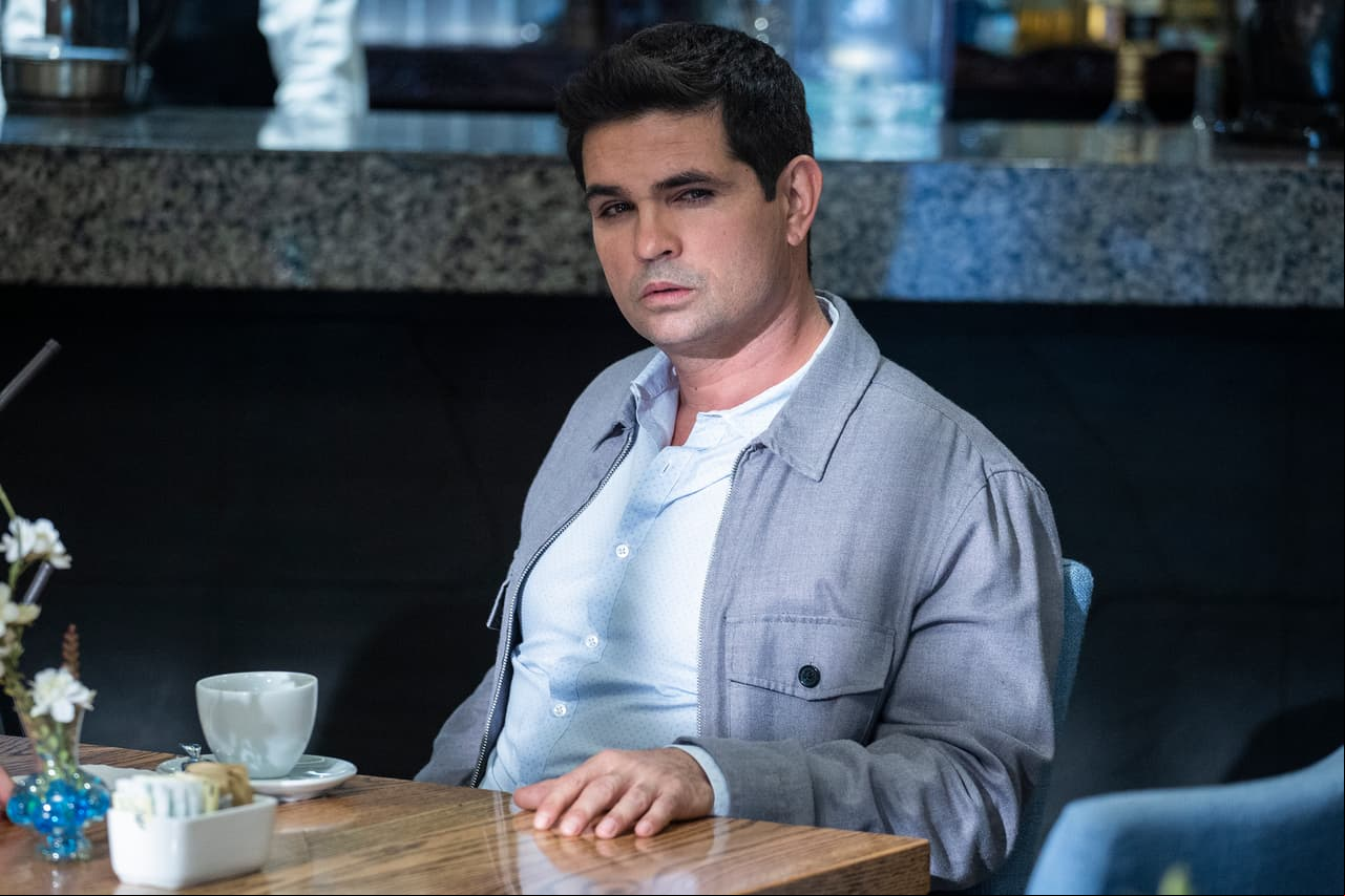 'Javier' se niega a escapar pues desea con todas sus fuerzas hacerle pagar a 'Lisandro'.