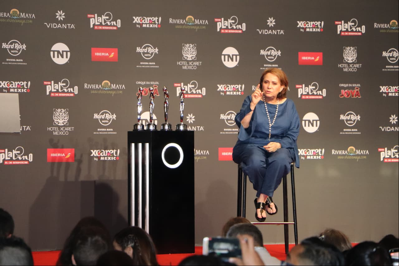 La actriz Adriana Barraza fue reconocida en los Premios Platino 2018