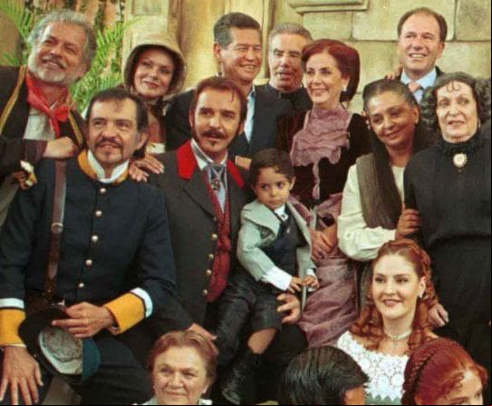 Con tan solo cinco años, Flores comenzó su carrera en la producción de Carla Estrada, donde dio vida al hijo de los personajes de Adela Noriega y Fernanda Colunga.