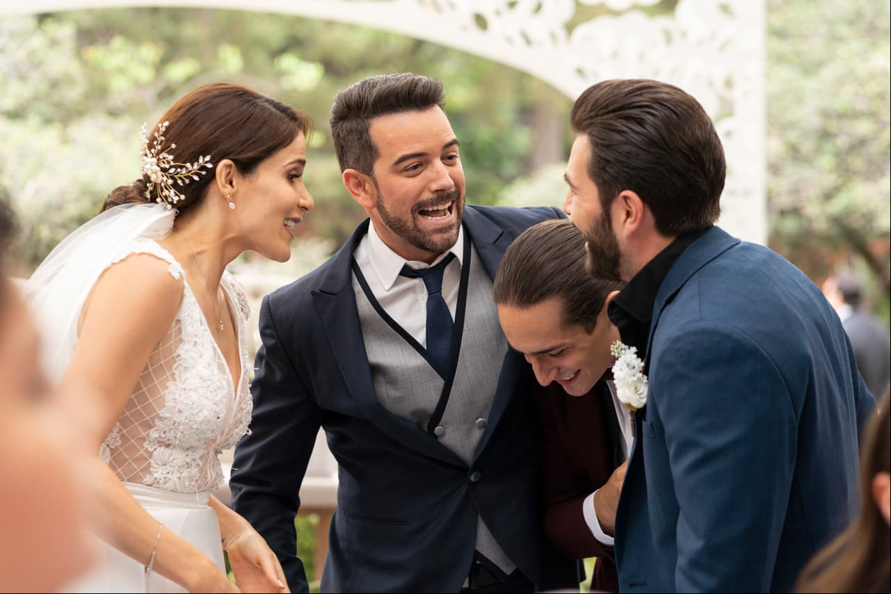 Los tres pollitos Rueda no podían perder la oportunidad de bailar con la novia.