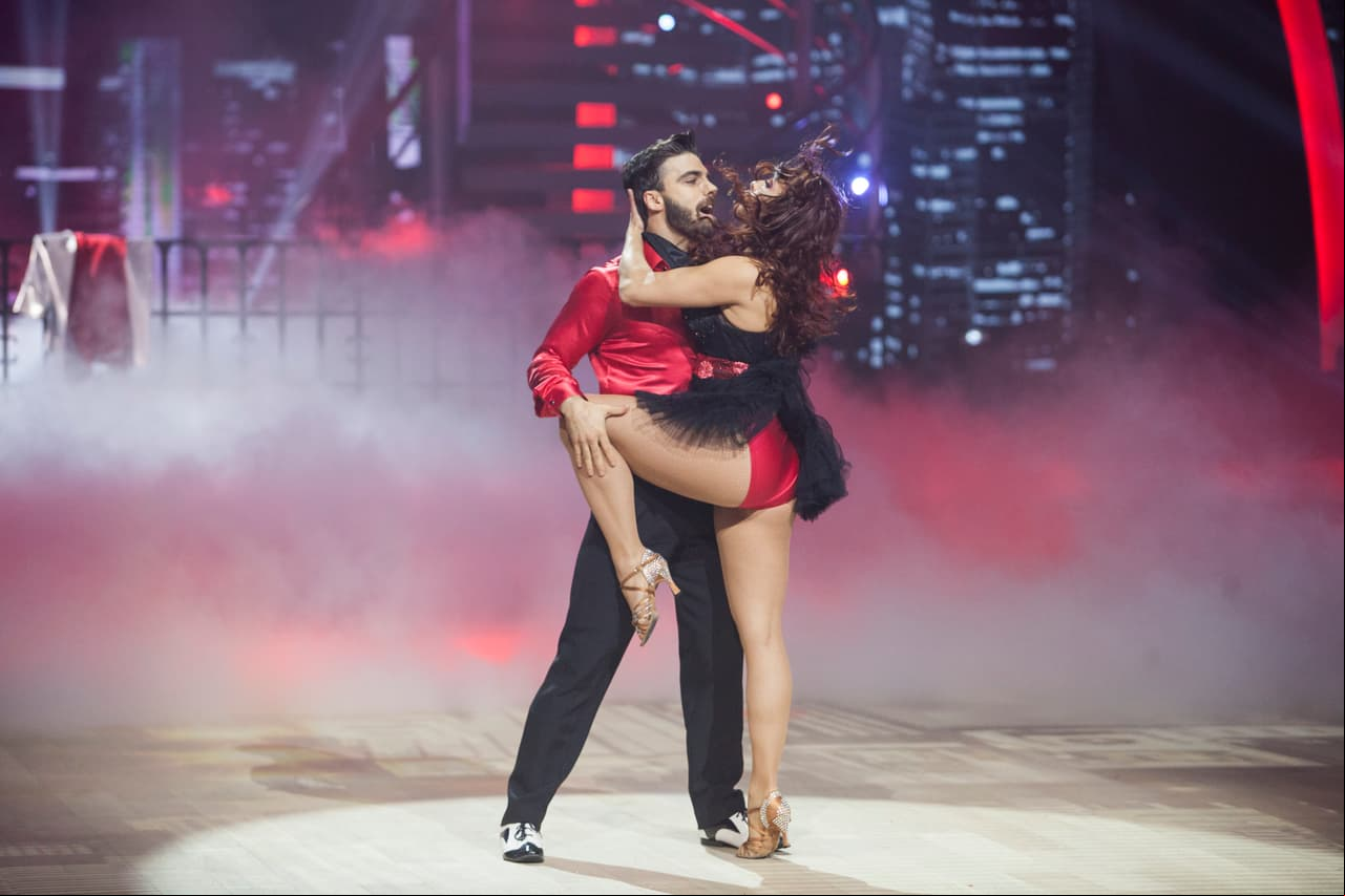 Santiago Ramundo presentó una rutina de Salsa, con la que puso a bailar a todos.
