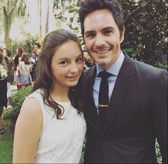 Esta estrecha relación se demuestra en las redes sociales de Ochmann, quien suele compartir imágenes de ambos en su cuenta oficial de Instagram.