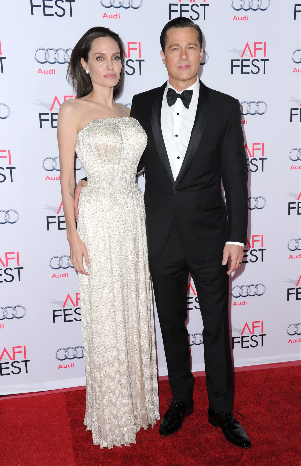 La misma fuente reveló que la relación entre Angelina y Brad no siempre fuer miel sobre hojuelas, y que Brad nunca logró tener una buena relación con Zahara y Shiloh, pero está trabajando en ello con ayuda de especialistas.