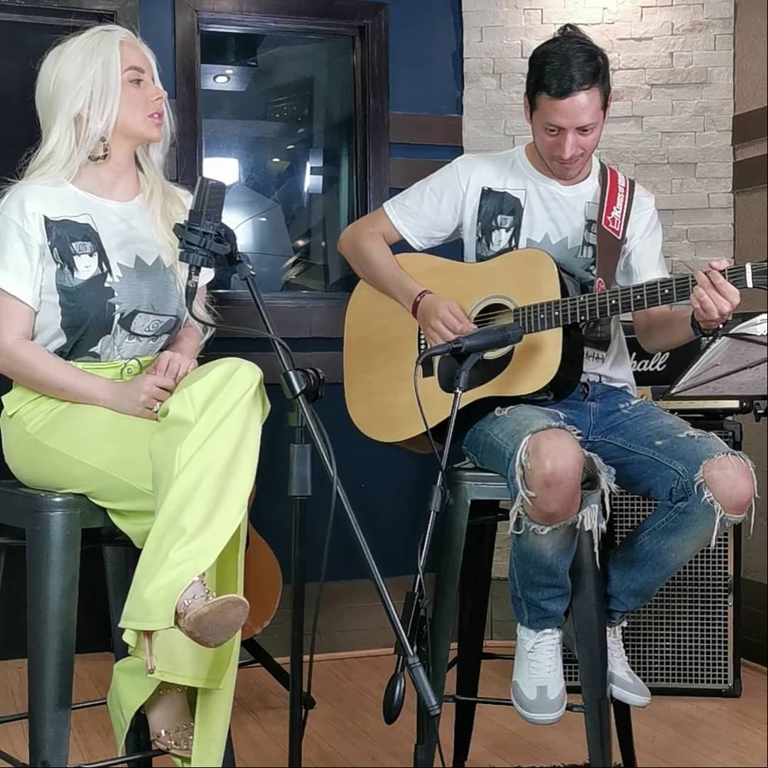 Años después decidió alejarse de la televisión para centrarse en su faceta como cantante, la cual explota al máximo en la actualidad.