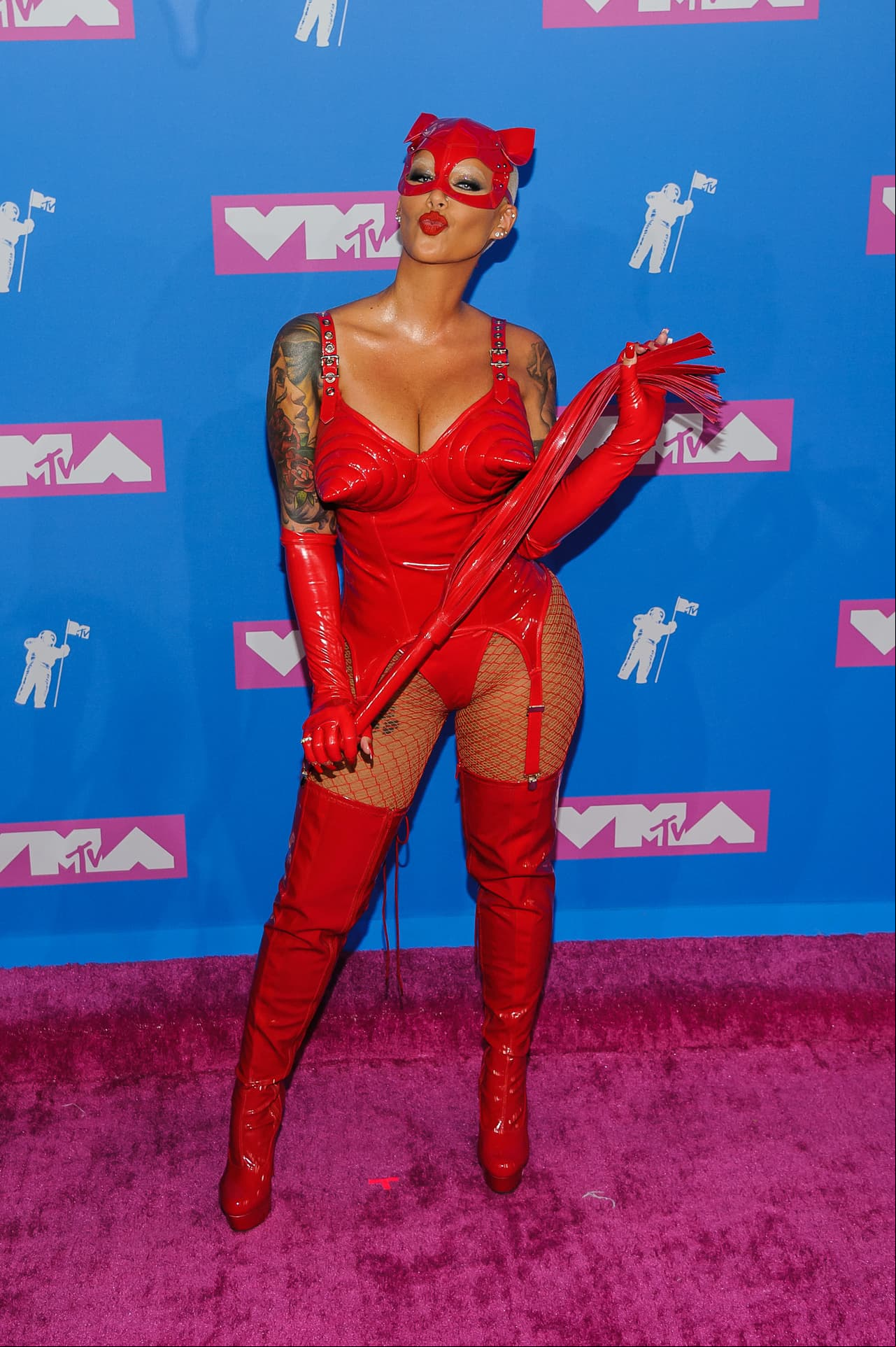 Amber Rose causó polémica por su atuendo, siendo la peor vestida de la noche