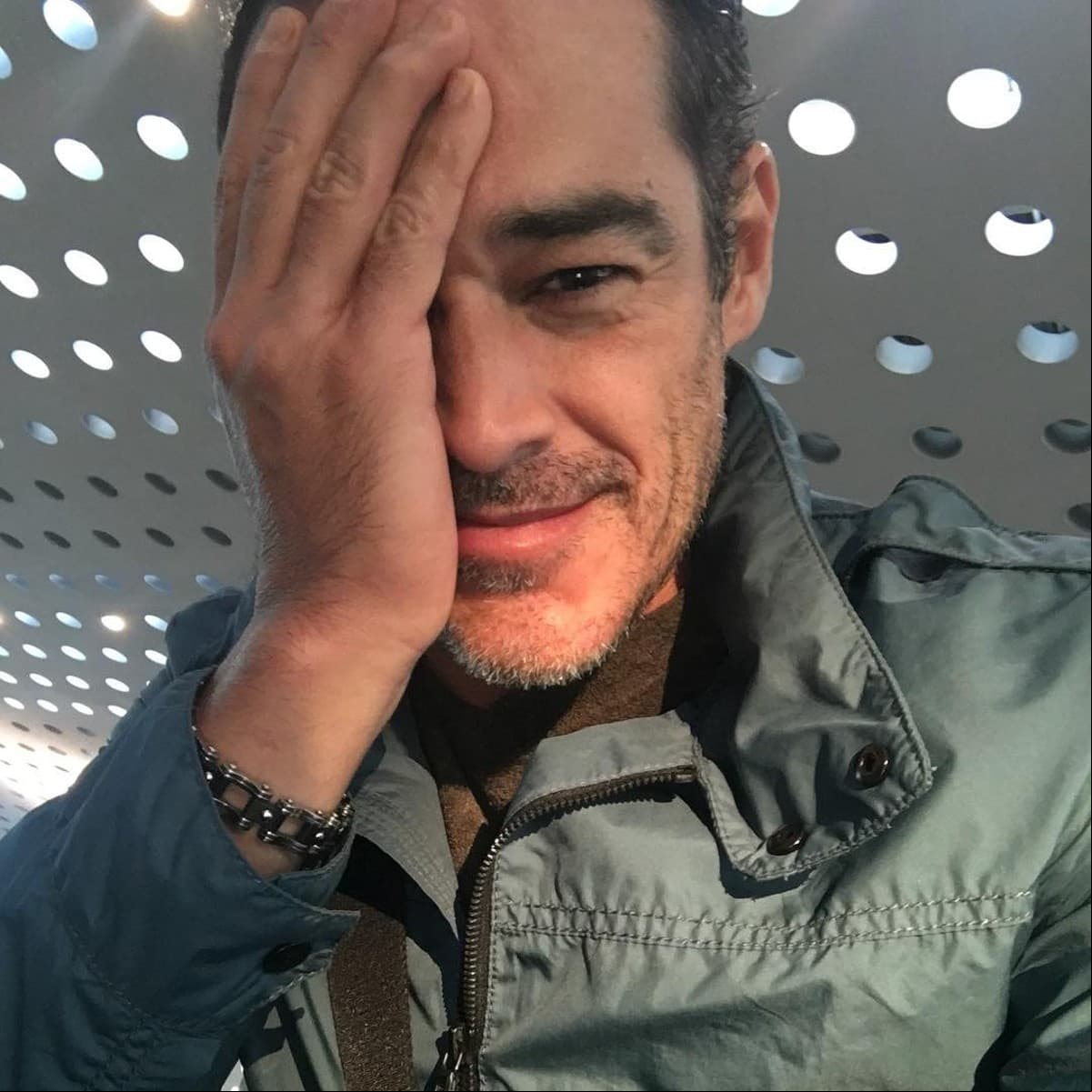 Sin embargo, también tiene una extensa trayectoria en el cine, pues ha participado en películas como ‘La segunda noche’, ‘Cero y van cuatro’, ‘La última noche’, ‘Sexo, amor y otras perversiones’ y ‘El tigre de Santa Julia’.