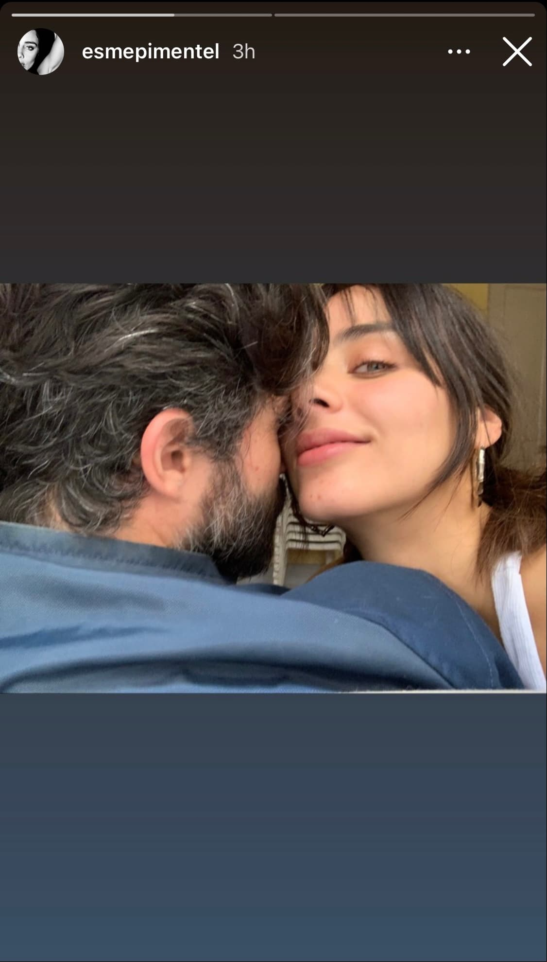 Esmeralda Pimentel causa revuelo al publicar foto con Osvaldo Benavides.