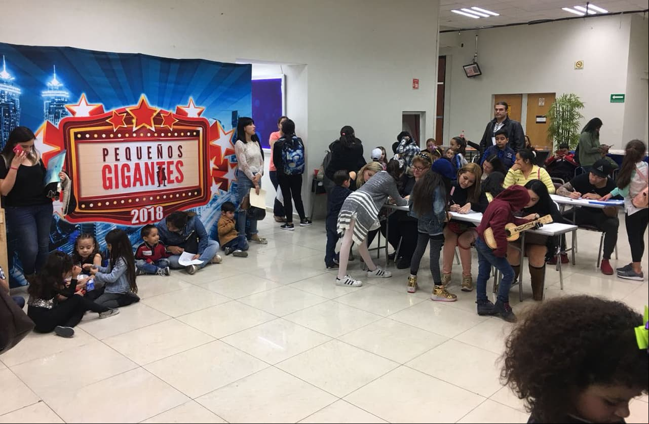 Mientras eran llamados, ¡los pequeños convivían entre sí!