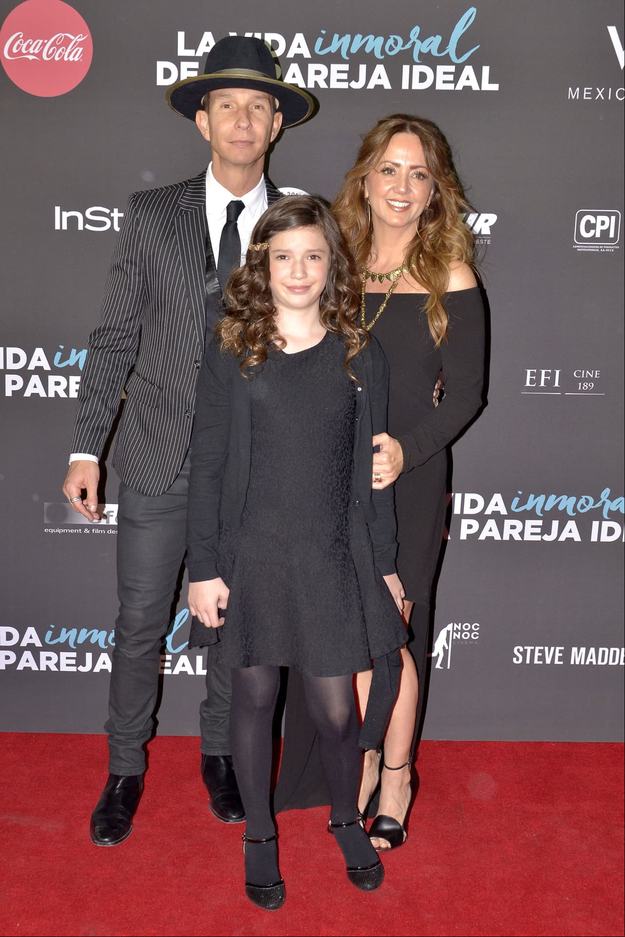 Tras su participación en la puesta en escena, tanto Mía como su hermana Nina participaron en comerciales al lado de su famosa mamá, pero en 2018, la primogénita de Legarret haría su debut en cine.