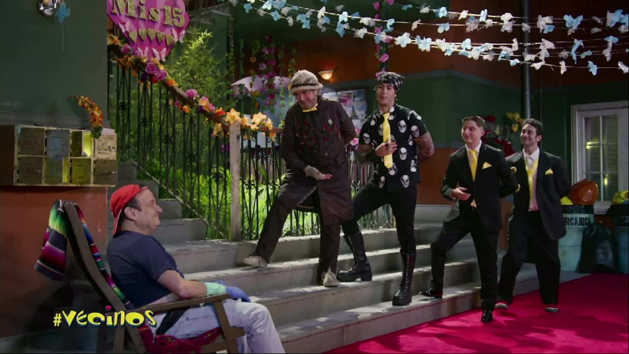 En la novena temporada, durante los XV de 'Germán', lo vimos usar camisa y corbata, aunque muy a su estilo.