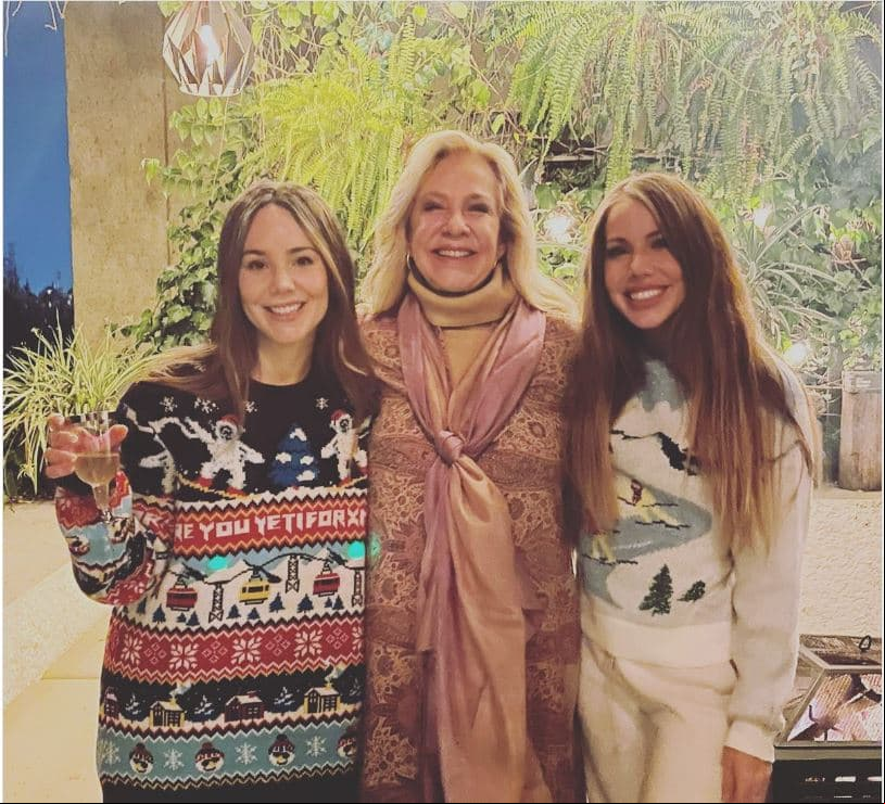 Ernestina Sodi con sus hijas