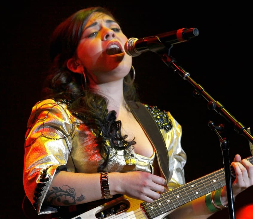 Carla Morrison salió adelante gracias a la música