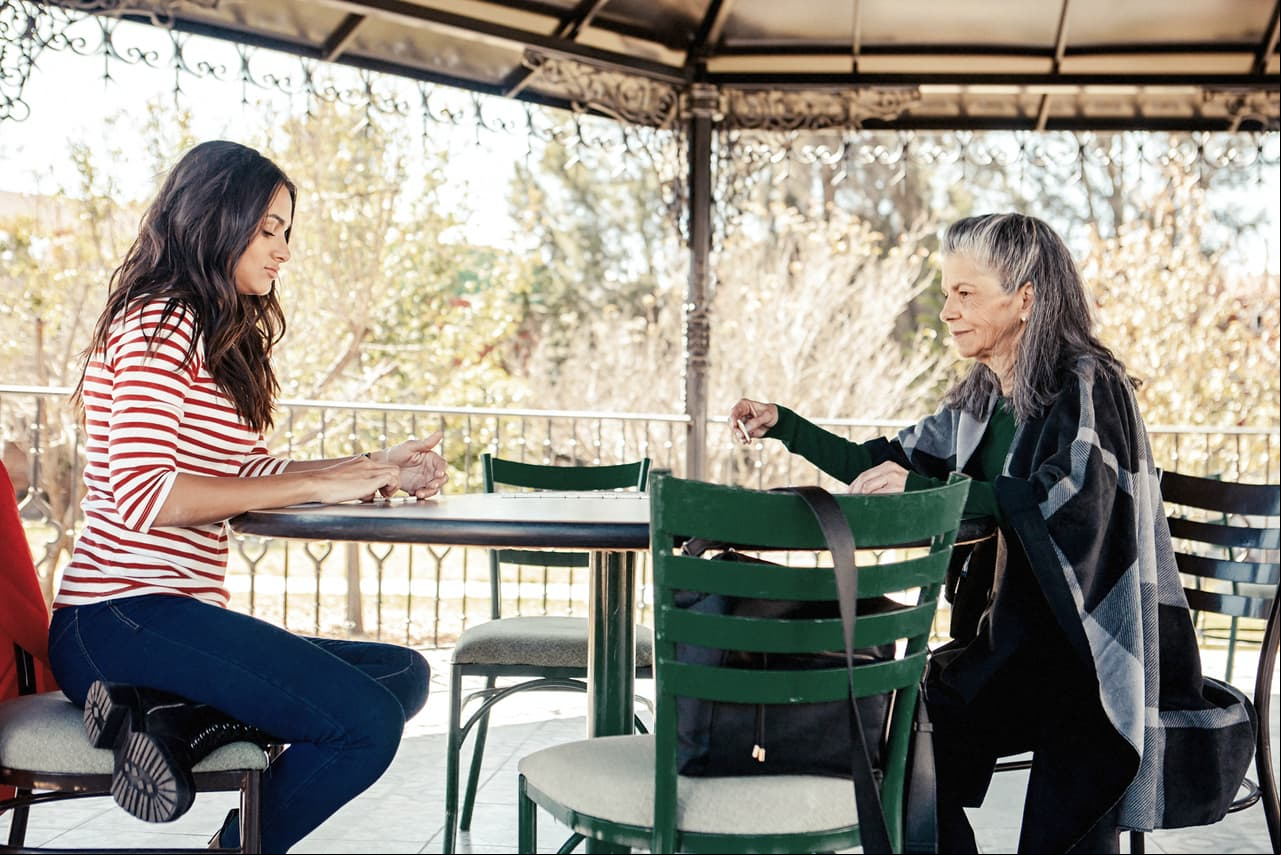En Ciudad de México, 'Adela' visita a su abuela, interpretada por Ana Silvia Garza, a quien viste en 'Amar a muerte'.
<br>
<br>
<i>No te pierdas 'El Dragón' de lunes a viernes 9:30 pm. con Las Estrellas.</i>