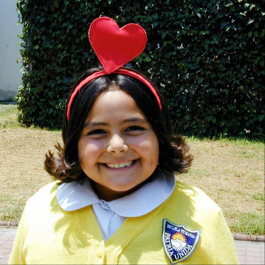 En 2002 fue llamada por el productor Nicandro Díaz para personificar a la tierna y romántica 'Polita Valle De la Rionda', personaje con el que se robó el corazón de los televidentes.