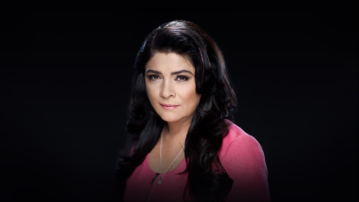 “Refugio” (Victoria Ruffo / Corona de Lágrimas)Madre de Patricio, Edmundo e Ignacio, a quienes ama. Es una mujer que ha sabido sacarlos adelante ante todo y ante todos, al extremo de la abnegación. Incapaz de hacerle mal a nadie, aunque se convierte en una fiera cuando se trata de defenderlos.