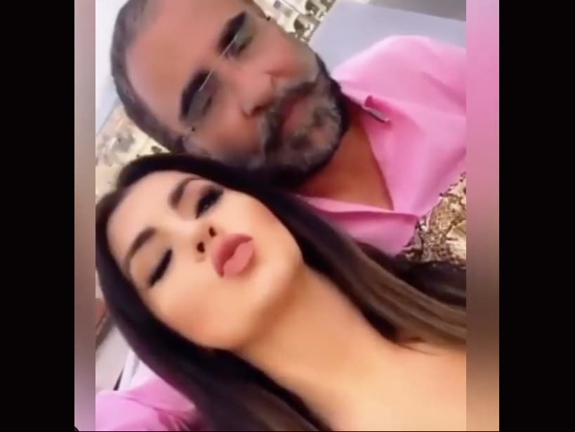 A inicios de mayo, Vicente y Mariana ofrecieron su primera entrevista juntos a un programa de espectáculos, en la que la empresaria habló de los detalles que le ha hecho el cantante para enamorarla.