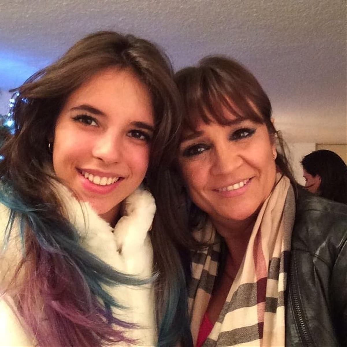 En cuanto a sus redes sociales, Arantza Ruiz registra poco más de 276 mil seguidores en Instagram, donde constantemente comparte detalles de su vida privada, así como entrañables momentos junto a sus famosos padres.