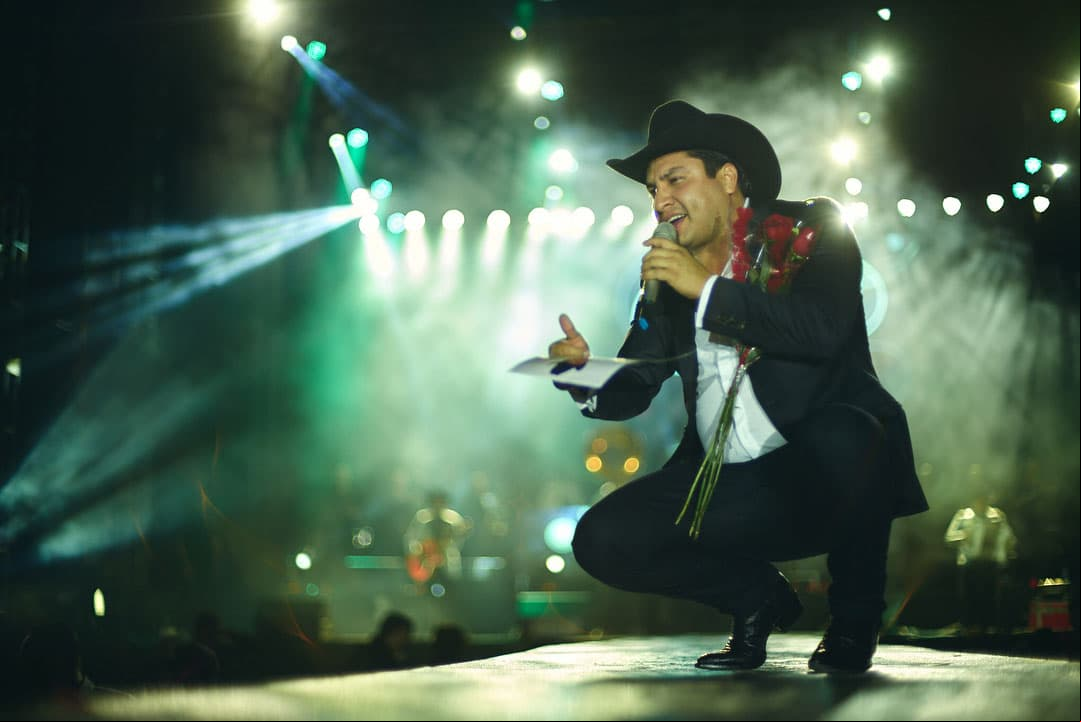 Julión Álvarez muestra primera foto de su hija