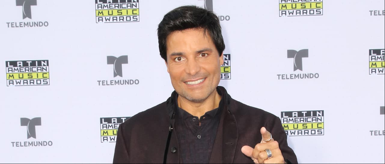 Chayanne sube la temperatura al mostrar su marcado abdomen