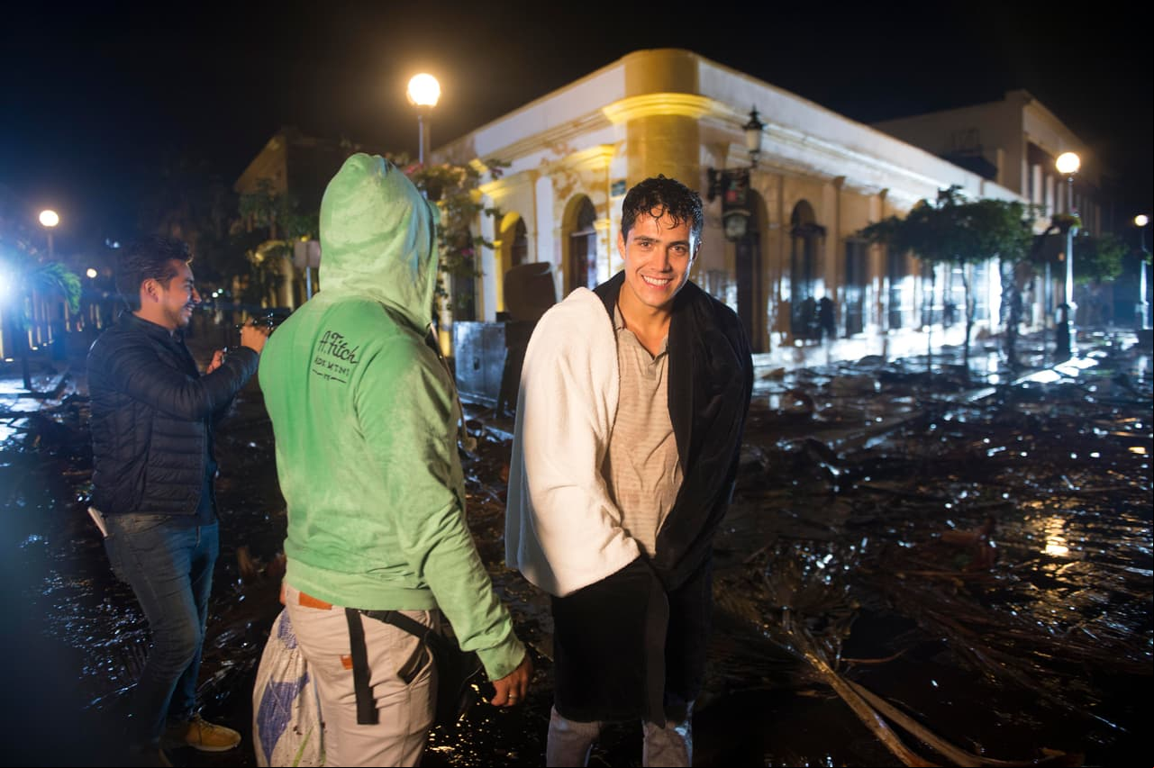 Pero Gerladine no fue la única, Mario Morán y el equipo de producción también pasaron una larga noche de grabaciones...