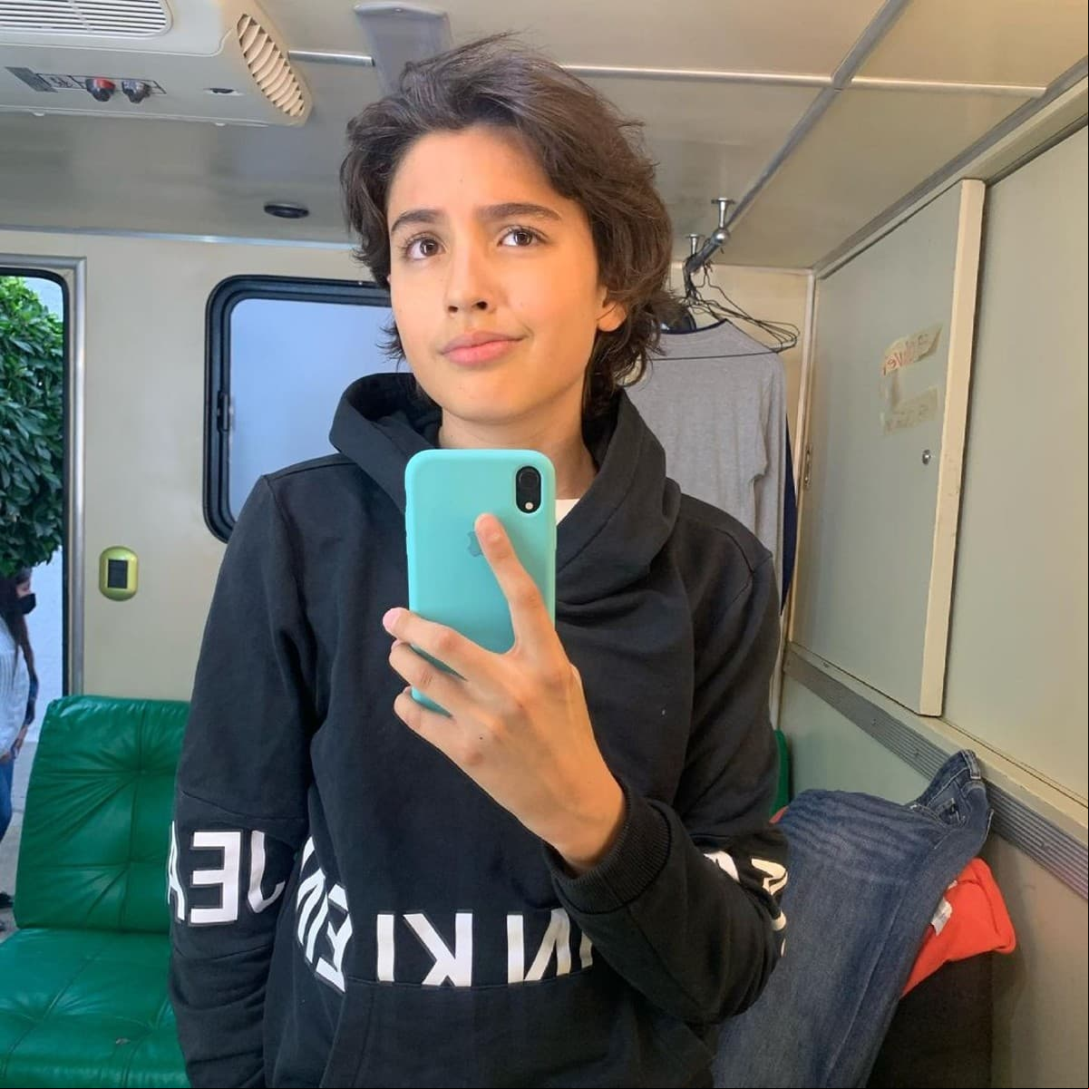 “El mejor actor”, “Me encanta tu personaje aunque hagas enojar a Carmen”, “Oliver tiene buen corazón aunque lo esconda”, “Estás guapísimo”, “Que buen trabajo haces” y “Me encanta verte en la telenovela”, son comentarios que pueden leerse en algunas de sus fotos de Instagram.