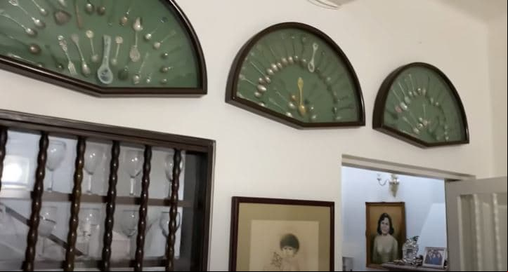 Parte de sus preciados utensilios de cocina también fueron colocados en varios cuadros para mantenerlos en buen estado.