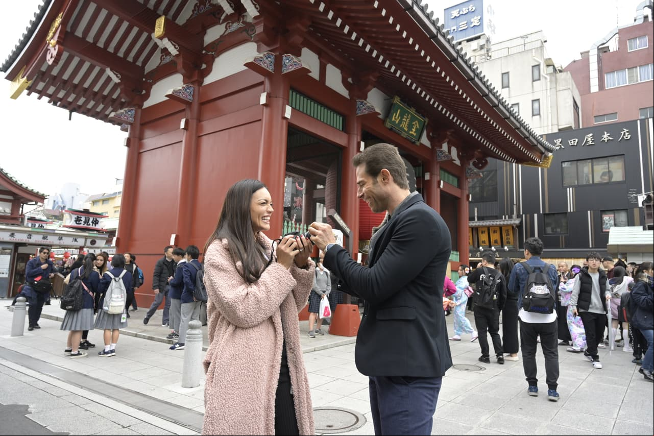 Zuleyka Rivera y Sebastián Rulli viajaron a Japón para grabar escenas de la serie 'El Dragón', producida por Carlos Bardasano. En la historia, los actores dan vida a 'Asya' y 'Miguel', respectivamente.
<br>
<br>
<i>'El Dragón', de lunes a viernes 9:30 pm. con Las Estrellas</i>