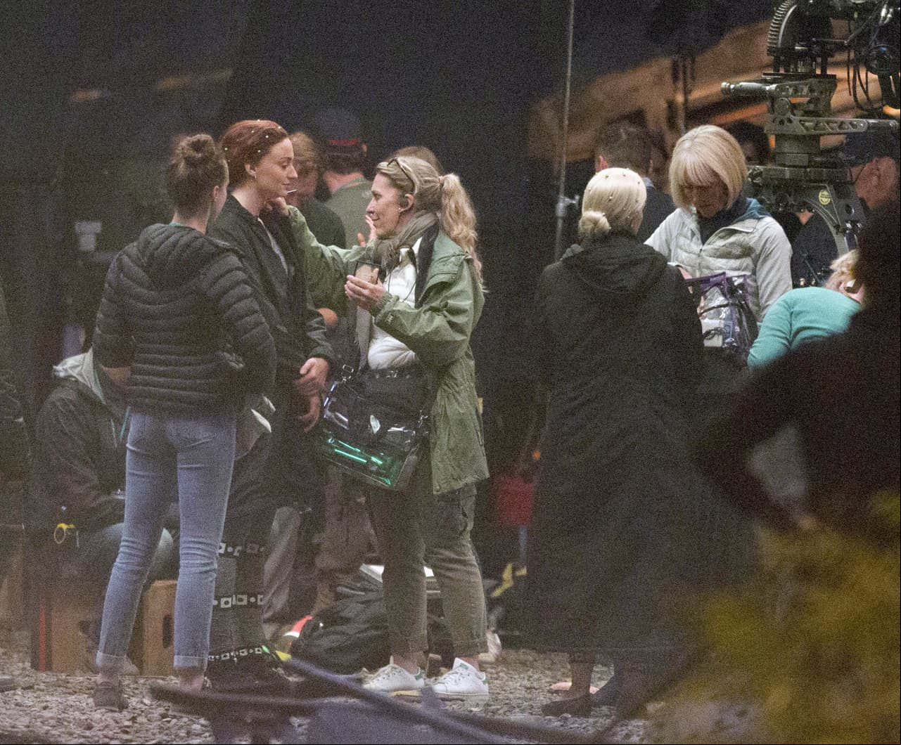 Parece que Sophie y Jessica están ensayando una pelea con sus trajes CGI