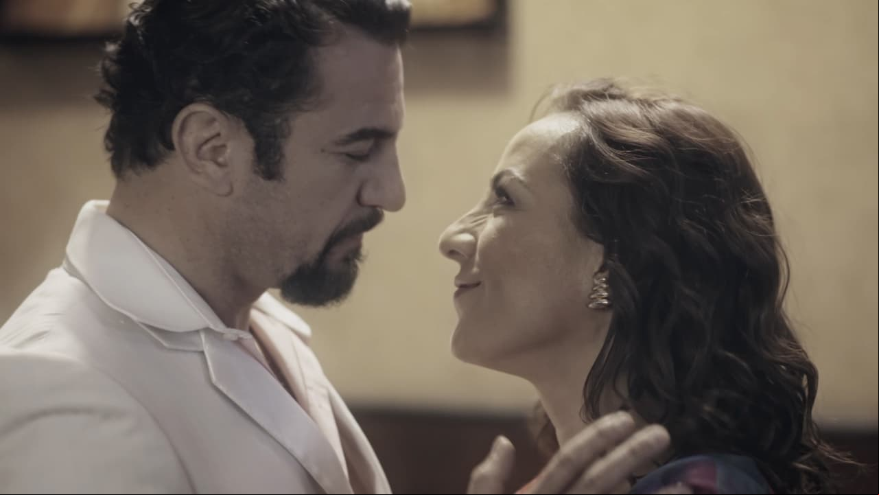 El primer beso de Julia y Emiliano