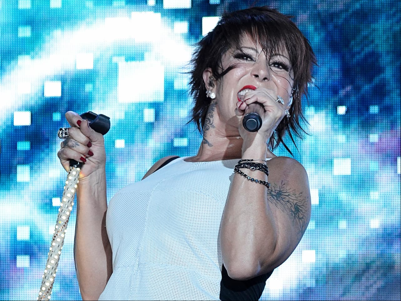 ¡Alejandra Guzmán se renueva con disco A + no poder!