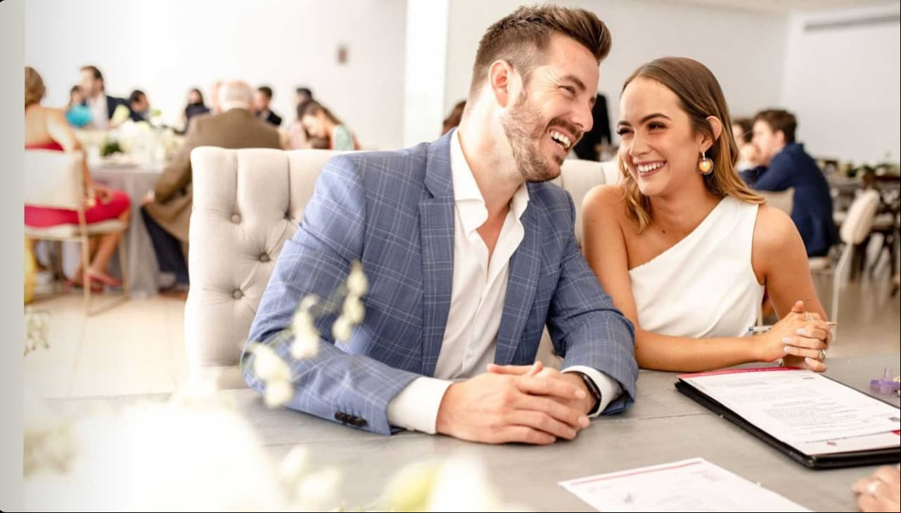 Renata Haro, esposa de Juan Diego Covarrubias, destapó en redes sociales que hace unas semanas se casaron en completo secreto y aunque solo publicó algunas imágenes de la elegante boda, ahora la modelo presumió a lo grande cómo la pasaron en el importante día.
