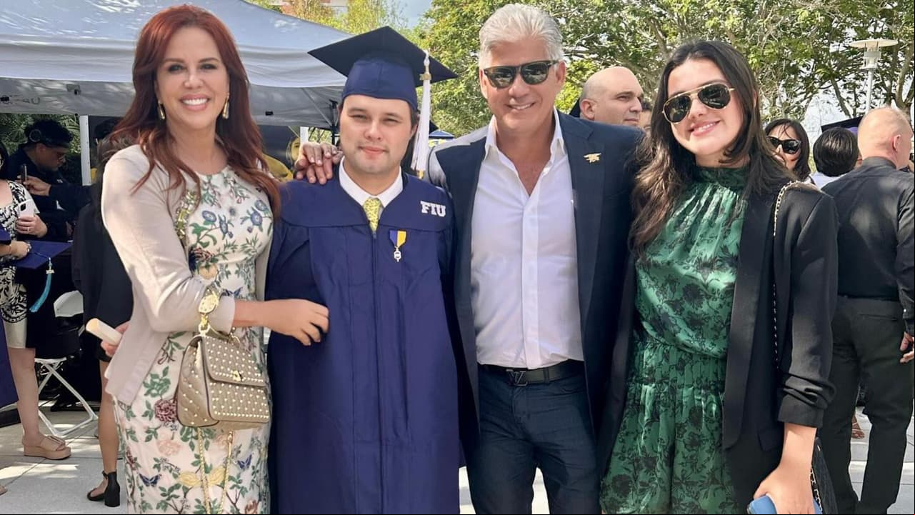 Raúl Quintero posó con los hijos de la periodista en las fotos de su graduación, publicadas pocos días antes de morir.